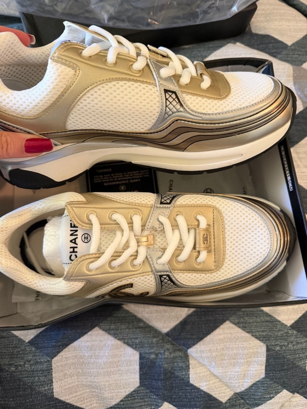CHANEL White and Gold Low-Top Sneakers No BOX - Picture 3 of 8